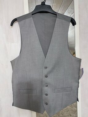 Apt. 9 Light Grey Men's Dress Vest. NWT!